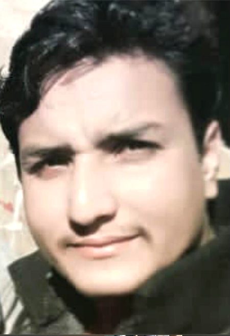 انسان آدھی موت تو اسی دن مر جاتا ہے جس دن اسکا پسندیدہ انسان اسے چھوڑ جاتا ہے.....!!