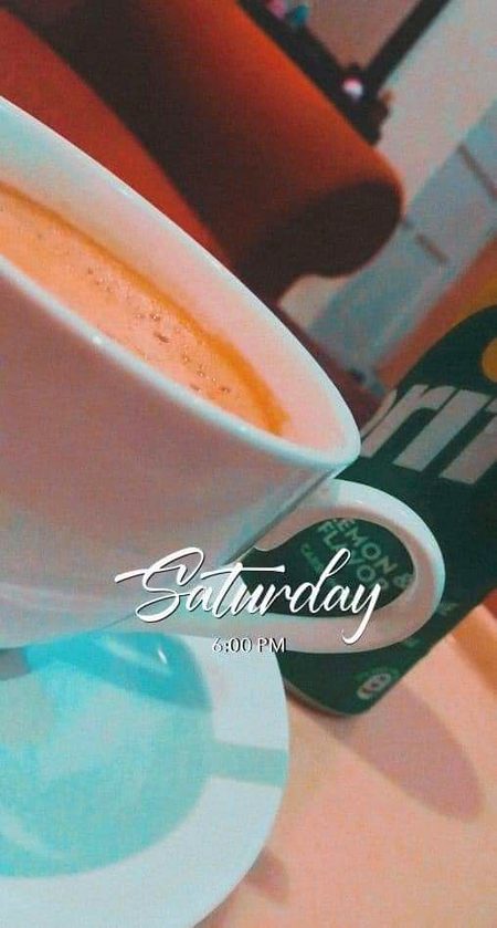 آدھی رات اور گہرے سائے
خالی کرسی، میں اور چائے❤️