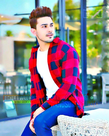 ~
   Wo kehtii haii Wo mere Dil me Muhabbat Jaga Ke Rahegii ' Use pata haii mein ab Khud se Bhii piyar nahii kartaw 🎧💀