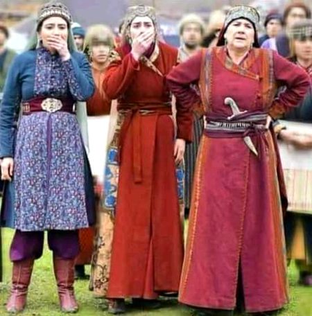 شفقت محمود کے چھٹیوں کے اعلان پر پاکستانی مائیں😜
