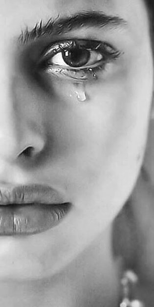 مجھ کو مجھ سے جدا کیا تو نے
میرا بن کے  یہ کیا کِیا  تو  نے !

Suffering from pain 😣😖.