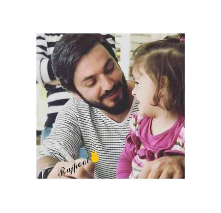 ایک باپ لکھتا ہے۔۔

میرا بیٹا اس وقت تک میرا بیٹا ہے جب تک اسے بیوی نہیں مل جاتی
اور میری بیٹی اس وقت تک میری بیٹی ہے جب تک میں دنیا سے نہیں چلا جاتا💞❤