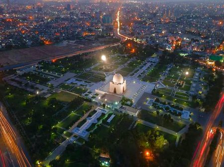 لوٹ رهے ہیں اپنے شہر , استقبال روشنیوں سے کرنا 


Karachi 💜