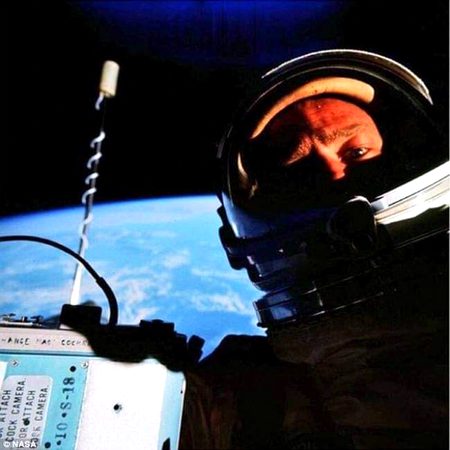 Buzz Aldrin and the first selfie on space, 1966