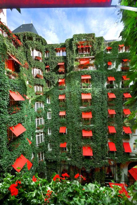 Hotel plaza in paris