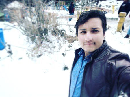 اپنائیت کے ڈسے ہوئے لوگ اجنبیت میں پناہ ڈھونڈتے ہیں...!!