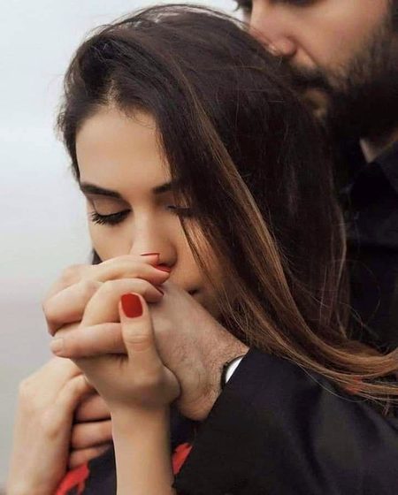 شال بھیجو ناں! مجھے اوڑھی ہوئی اپنی تم
میں ترے لمس میں کچھ دیر کو جینا چاہوں❤