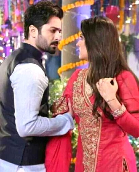 کبھی یاد آؤں تو پوچھنا🔥
ذرا اپنی فرصتِ شام سے🔥 کِسے عِشق تھا تیری ذات سے❤️   کِسے پیار تھا تیرے نام سے🥀