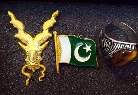 میرا دین، اسلام 
میرا وطن، پاکستان 
اور میں اپنی افواج پاکستان کی حمایت کرتا ہوں۔ 
آئی ایس آئی کے گمنام سپاہیوں کی عزت کرتا ہوں۔ 

اور اس پر میں اس بات پر پختہ یقین رکھتا ہوں کہ جب تک ہمارے یہ دفاعی ادارے مظبوط ہیں تب تک دشمن ہمارے ملک کی طرف آنکھ اٹھا کر دیکھنے کی جسارت بھی نہیں کر سکتا۔