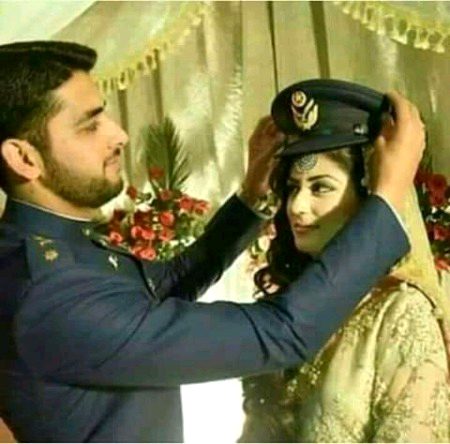 Kuch log ya per mere se khafa Hy pata nhi q. Bataty be nhi waja eshy ignore kar rahy Hy yaar Jo bat moo per boldya kro but eshy  ignore nhi keya kro bolo tu me damadam chor don