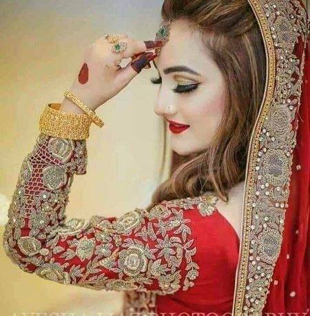 ھمیں بہت کم لوگ جانتے ھیں...✌_*
*_صاحب_*
*_پر جو جانتے ھیں وہ الحَمْدُ ِلله مانتے ھیں