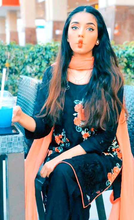 ہم سے نفرت کرنی ہے تو ارادے مضبوط رکھنا ذرا سی بھول ہوٸی تو پھر سے محبت ہو جاٸے گی۔۔ ✌