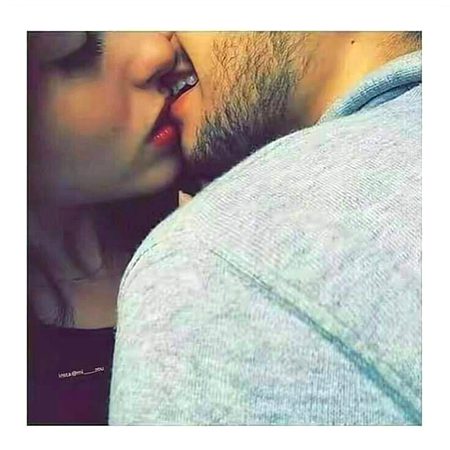رکھ کے ہوںٹوں کو اپنے میرے ہوںٹ پر 
آگ اس نے ایسی لگائ مزا آگیا