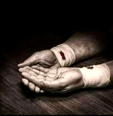 میں نے اعترافِ محبت کے بعد اکثر محبتوں کو پھیکا پڑتے دیکھا ہے.....!!