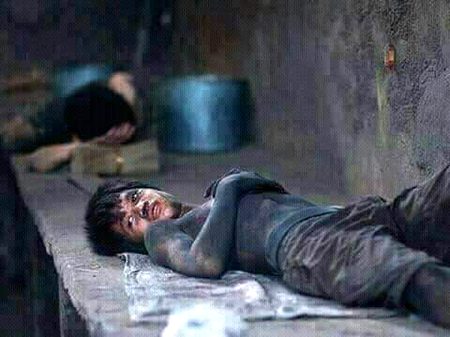 یوم جزا میں شرم سار تو ہوں گے
یہ چشم بَدْبِیں۔۔ یہ جعل ساز ۔۔ یہ دغا باز لوگ