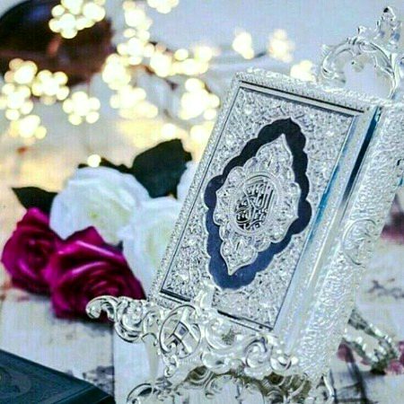 *آپ جانتے ہیں کہ قرآن ہمیں کیا سیکھاتا ہے*۔۔؟

   قرآن ہمیں سیکھاتا ہے کہ ایک بے انتہا دولتمند شخص بھی ناکام ہو سکتا ہے(فرعون)

اور ایک بے گھر شخص بھی کامیاب ہو سکتا ہے(حضرت ابراہیمؑ)


*کامیابی کا دولت سے اور ناکامی کا* *غریبی سے کوئی لینا دینا نہیں ہے۔*