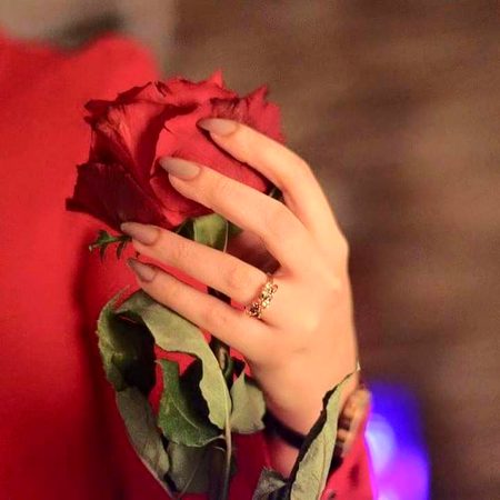 میرا سایہ بھی __ تمہارے حق میں نہیں بہتر 
اب میری چھاؤں میں بھی آؤ تو استخارہ کرنا