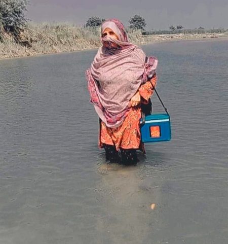 قومی ہیرو بننے کیلئے آپ کے لئے وردی میں ہونا ضروری نہیں ⚠

Salute to all Polio_Workers 💚