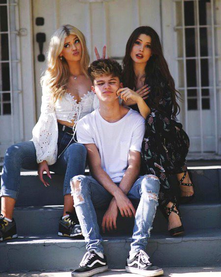 - MeRe Best Friendz  " 🌼 Inkeh Hooneh Se Maiin HuN "__👑
•||= Hajia 🌸 _ MooDe Girl  parrydoll" 👑 🌼 InNoCeNt😍