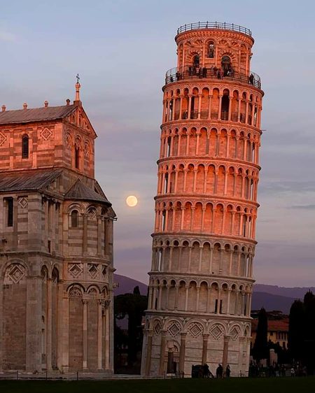 The leaning towr of paisa in italy🤩 must like and cmnt😍😍