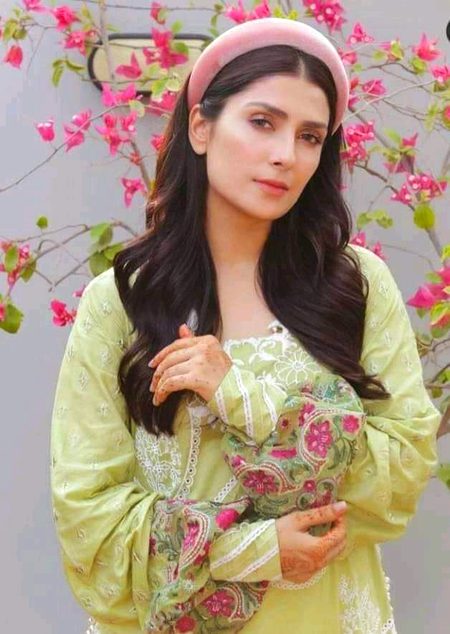 💞 تیرا تعلق میرے لیۓ ایک تحفہ ہے خدا کا
جو کبھی نہ ٹوٹے وہ رشتہ ہے وفا کا 💞
💞 ہم تجھ کو نہ چھوڑیں گے کبھی 
تجھ سے بندھن ایسا ہے جیسے ہاتھ اور دعا کا 💞
🥀