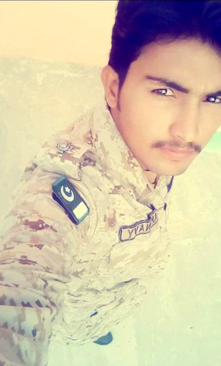 💖💖لفظ سادہ ہیں مگر کتنے پیارے ہیں___!!!💖
تم ہمارے ہو ہم تمہارے ہیں___!!!💖