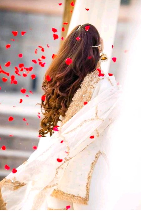 Hum ja rahe h wahn jahn dil ki Qadr hoti ho. 
Bethy rho tum apni aadain sambhal k. 🥀❣️