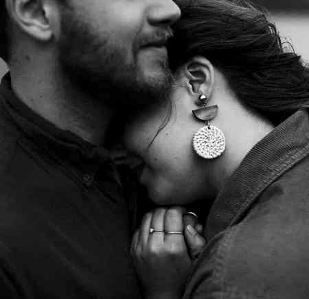 وہ شخص ہے کہ🔥🔥 نسیمِ سحر کا جھونکا ہے💋💋 بکھر ہی جاؤں😘😘 جو اس کو گلے لگاؤں میں💑💏💑💏