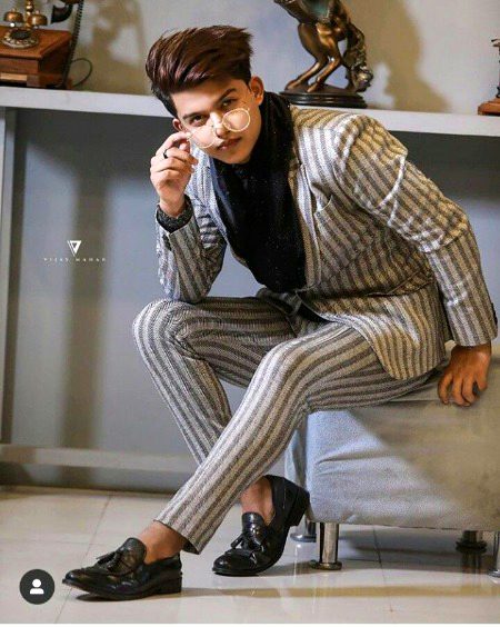 - 😔🥀 -Zindagi Chain Se Guzar Jaye.. 🍃
Wo Agar "Zahen" Se Utar Jaye 🙂💔 InNoCeNt 😔