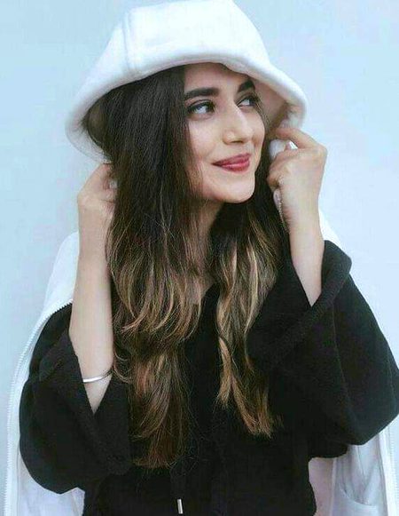 💕Jo khoty sikky chlty ni he bzr me 😜😏
💕Wo khamiyan nikl rhy he hmare kirdar me 😜😒👌👌