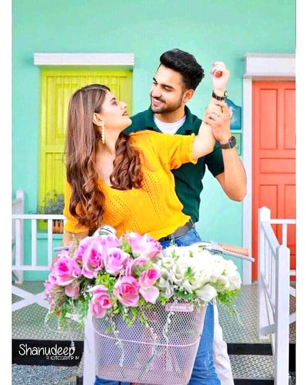 اس انتظار میں بیٹھے ہیں ان کی محفل میں !!

کہ وہ نگاہ اٹھائیں______ تو ہم سلام کریں ⁦❤