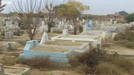 *دیکھیں یہ پڑی ہوئی ہے
*مرد کی جوانی عورت کا حسن
     کل نفس ذائقہ الموت☺️*