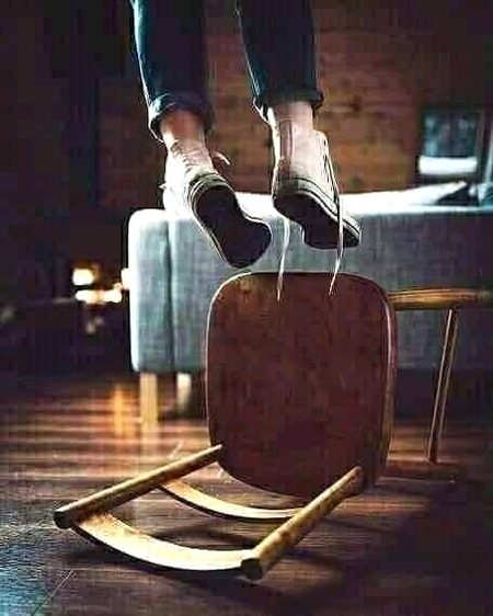 روتے روتے میں جسے تھام لیا کرتا تھا
اب وہ دیوار میرے ساتھ لپٹ جاتی ہے