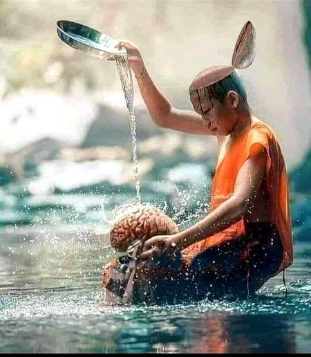 ﺗﺠﮫ ﮐﻮ ﻟﮕﺘﺎ ﮨﮯ ﮐﮧ ﺗﻦ ﺩﮬﻮﻧﮯﺳﮯ ﺗﻮ ﭘﺎﮎ ﮨﻮﺍ ﮨﮯ؟
ﺗﺠﮫ ﭘﮧ ﻭﺍﺟﺐ ﮨﮯﺍﺑﮭﯽ ﻏﺴﻞ ﺗﯿﺮﮮ ﺫﮨﻦ ﮐﺎ ﭘﯿﺎﺭﮮ