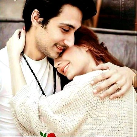 لوگ تو مرتے ہیں حسن پر۔
ہمارا دل تو تیری گفتگو پہ مرتا ہے۔