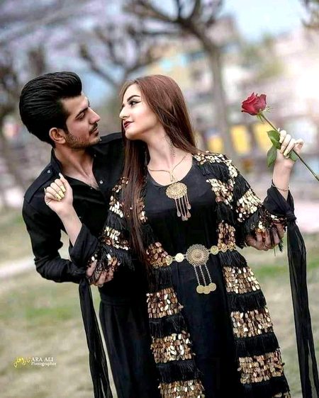 بوجھ پڑتا ہو گا آپ کی نازک سی کمر پر 😍

بڑھ گئیں ___ زلفیں ذرا کم کیجیے ❤
__☺