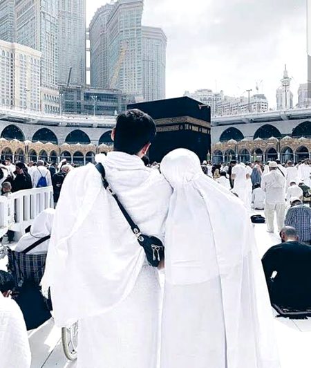 Isqh b Eman ki terah hotaa Hy Mehbooh wahid nah ho toh kufer ho jataa Hy 💯💯❣️