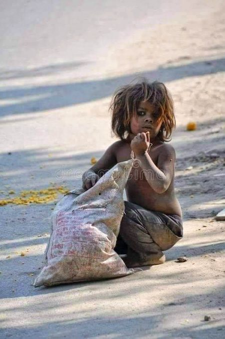 میرے پاس کپڑے نہیں ہیں
اور تیرے پاس احساس نہیں ہے
😥😥