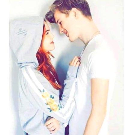 *جان ڈال دیتا ھے...مجھ میں☺🥰*
*تیرا ہلکا سا مسکرا کر ...سر کو جھکا لینا😍🙈*