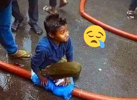 بنگلادیش کے دارالحکومت ڈھاکہ میں ایک 22 منزلہ عمارت میں لگنے والی آگ کے دوران ایک بچہ سوچ رہا تھا کہ وہ آگ بھجانے میں کس طرح مدد کر سکتا ہے، اسی دوران اسے آگ بجھانے والے کینوس کے پائپ میں ایک سوراخ نظر آیا جہاں سے پانی لیک ہو رہا تھا، اس نے تھیلی اٹھائی اور لیکیج بند کرکے خود اگلے دو گھنٹے تک اس کے اوپر بیٹھا رہا تاکہ آگ بجھانے والے عملے کو تھوڑا سا زیادہ پانی مل سکے۔تاریخ میں ہمیشہ اس بچے کا نام آگ لگانے والوں میں نہیں بلکہ بجھانے والوں میں لکھا جائے گا۔ اسی کو موقف کہتے ہیں۔ دنیا میں سب سے زیادہ برا وہ شخص ہے جو ہر اچھا برا کام ہوتا ہوا دیکھے اور یہ کہے کہ وہ نیوٹرل ہے چاہے وہ مذہب ہو یا سیاست یا زندگی کا کوئی اورشعبہ اپنی بساط کے مطابق اپنا موقف ضرور رکھیں۔