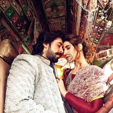 تمہیں بھی کہاں آیا پھر منانے کا ہنر
تم ملنے بھی آئی ہو تو بال باندھ کر