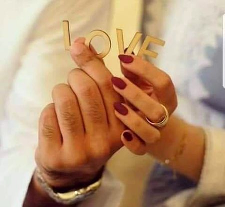 اک شام کے آنچل میں چھپا کر تجھے جاناں
خواہش ہے کے دیکھوں تنہا تیری صورت
naWaB--zaDi 😘😘