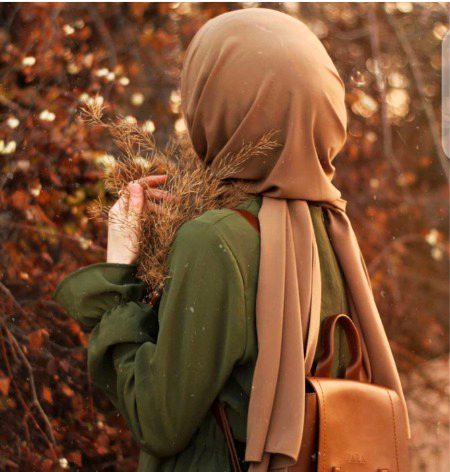 Khelty hoay gulab 🌹 acchye lghtyn hyn😍
Shazadiyon k chery py hijab acchye lghtyn hyn 💯✌️