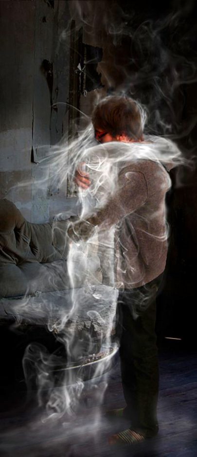 وقت کے شکنجوں نے
خواہشوں کے پھولوں کو
نوچ نوچ توڑا ہے
کیا یہ ظلم تھوڑا ہے ؟؟؟
درد کے جزیروں نے
آرزو کے جیون کو
مقبروں میں ڈالا ہے
ظلمتوں کے ڈیرے ہیں
لوگ سب لٹیرے ہیں
سکون روٹھ بیٹھا ہے
ذات ریزہ ریزہ ہے
تار تار دامن ہے
درد درد جیون ہے
شبنمی سی پلکیں ہیں
قرب ہے نہ دوری ہے
زندگی ادھوری ہے
اب سمجھ میں آیا کہ
موت کیوں ضروری ہے ...!!