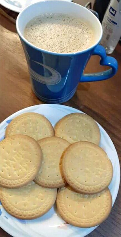 شوخیاں چھوڑ دی میں نے رگ رگ میں اداسی گھلتی جا رہی ہے🥀🥀🙂
یہ پاگل سی لڑکی اب سدھرتی جا رہی ہے🖤🔥