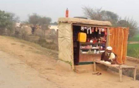 *کوشش کیجیئے ۔۔۔!*
*سودا چھوٹی دکانوں سے خرید لیا کریں ۔*کیوں کہ 
*وہ ارب پتی بننے کی نہیں صرف دو وقت کی روٹی کمانے کے لیئے فکرمند ہوتے ہیں ۔۔۔۔⚘*😔