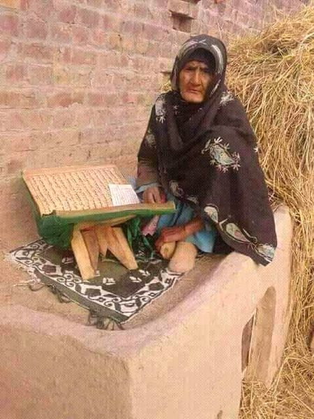 Agr kisi ne like na na kiya mery friends mein sy osy bohat galliye aye gy jo like karta jaye batata jyae like to banta hain na yaar itny moshkal sy click liya hain