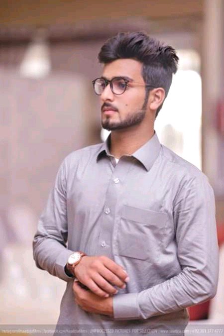Yaad krne se kisi ka didar nhi hota, yuhi kisi ko yad krna pyar nhi hota, yadon me kisi ki hum B tadpte h, bas hum se dard ka izhar nhi hota..