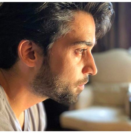 ایک ہنر ہیں جو کر گیا ہو میں
بات یہ ہے کہ دل سے اتر گیا ہو میں 🙂🖤
_