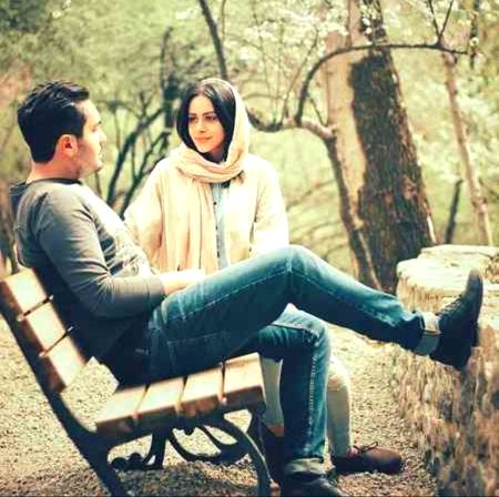 وہ غزل کے ساتھ لگاتی ہے، اپنی تصویریں!! میں شعر پڑھنے سے پہلے ہی۔۔داد دیتا ہوں!